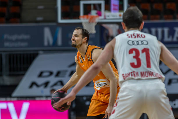 虽然两轮比 虽然两轮比